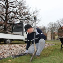 Absenci práce veřejné služby řeší obvod svépomocí 