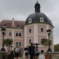 Vězni vyrobili papírový model zámku Bečov