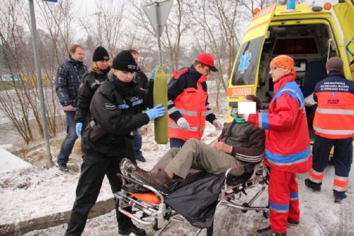 Foto: Bezdomovec z Lobez skončil v nemocnici s omrzlinami
