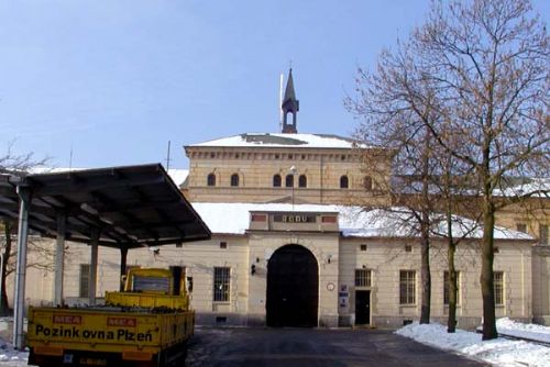 Foto: Až 1500 vězňů by mohlo opustit věznice na západě Čech