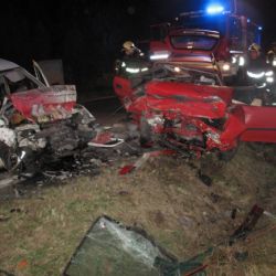 Čelní srážka u Vejprnic: Tři zranění, z toho dvě těžká 