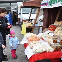 České trhy u Olympie v Plzni v sobotu navštíví i řezbář 
