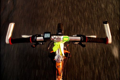 Foto: Cyklista jel v Nýřanech namol, boural na kanálu 