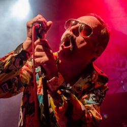 Debutové album pokřtí Kníry koncem listopadu