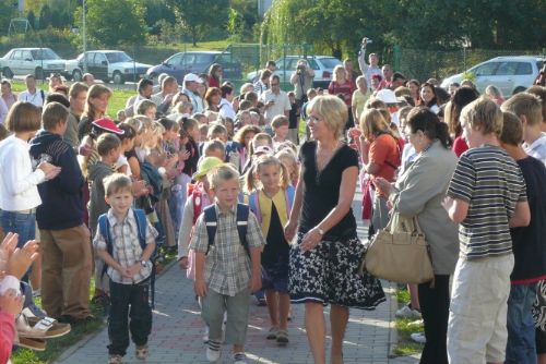 Foto: Děti před školami v Plzni ohlídají v pondělí policisté