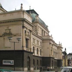 Divadlo zrekonstruuje dřevěnou podlahu i orchestřiště
