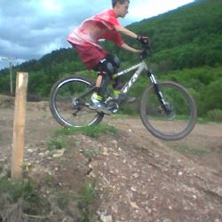 Downhill na Špičáku slibuje o víkendu parádní podívanou