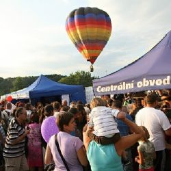 Dva poháry mistrů i laserová věž - Balonová show lákala