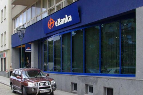 Foto: Cizinec v plzeňských bankách udával padělané šeky