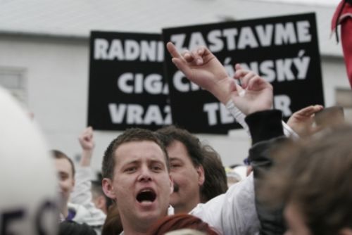 Foto: Extremisté svolávají do Plzně protiromskou demonstraci