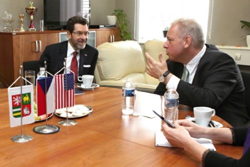 Foto: Hejtmana Chovance navštívil velvyslanec USA