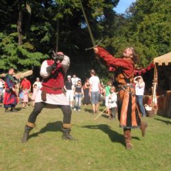 Kašperk zve v sobotu i v neděli na Školu šermu