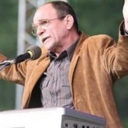 Letní koktejl divadla a koncertů v Besedě pokračuje 