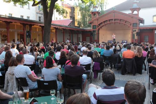 Foto: Letní koktejl v Besedě zahájí v pondělí Růže pro Algernon 