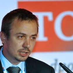 Marek Ženíšek nabízí: Staňte se agentem, sledujte kavárnu
