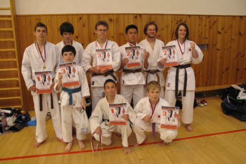 Foto: Mladí borci Naramy vybojovali medaile v ligách v kyokushin karate 