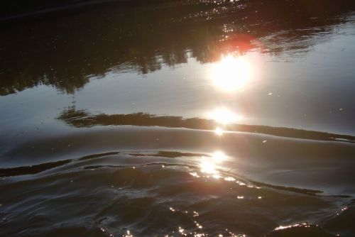 Foto: Nahá žena skočila v Plzni do řeky, chtěla se utopit