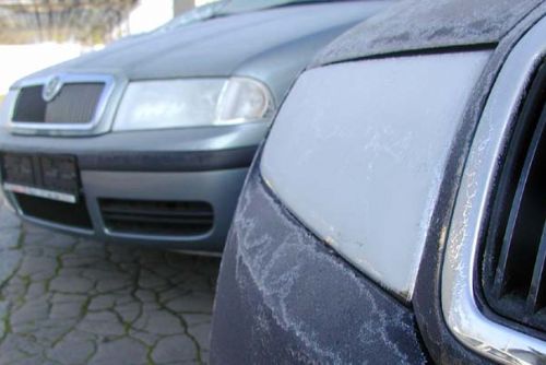 Foto: Sokyni poškrábala auto a vypustila gumu