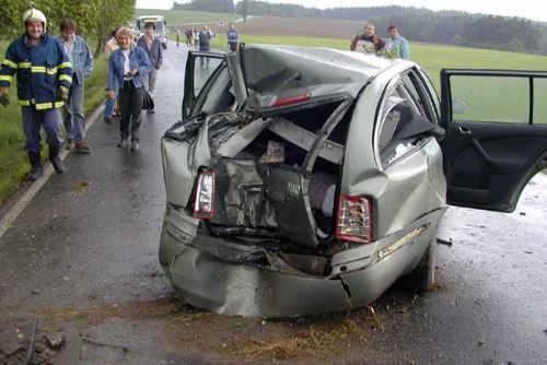 Foto: Nehod na silnicích za půl roku přibylo 