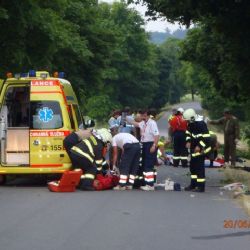 Nehoda u Kladrub: Dvě vážná zranění, jeden mrtvý  