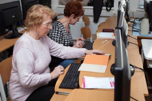 Foto: Největší trend mezi seniory v Plzni? Počítačové kurzy! 