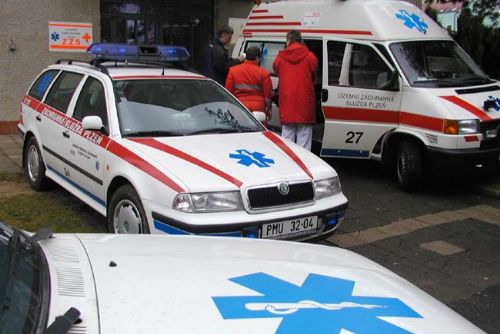 Foto: Strážníci pomohli Plzeňačce. Upadla doma a zranila se