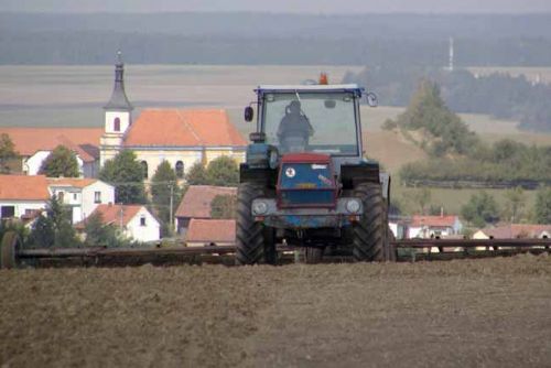 Foto: V Žebnici na Plzeňsku závodí traktory
