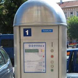 Parkovací automaty v Plzni budou brát bankovky 