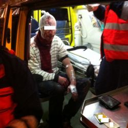 Plzeňák krvácel u divadla Alfa, pomohli mu strážníci