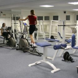 Plzeňská fitness centra mají plno, lidé shazují vánoční kila