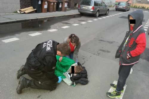 Foto: Plzeňští strážníci už v Ústí zachránili život dítěte