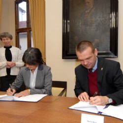 Podpis smlouvy stvrdil partnerství mezi Plzní a univerzitou 