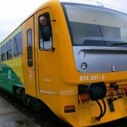 Průvodčí  na vlakové Plzeňské lince nahrazují automaty
