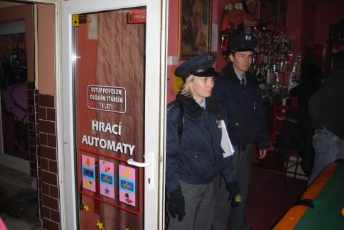 Foto: Restaurace a bary v Plzni platily pokuty za hasičáky