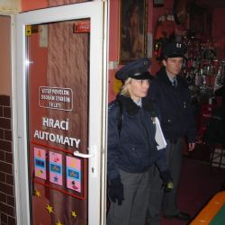 Restaurace a bary v Plzni platily pokuty za hasičáky