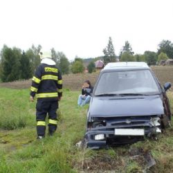 Řidič boural u Štěpánovic, odvezla ho záchranka