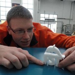 Techmania nabízí další workshopy, tentokrát se bude řezat