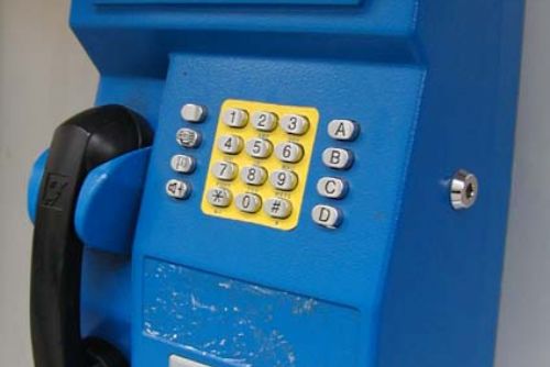 Foto: Ve Starém Smolivci vybrali telefonní automat