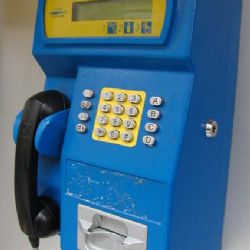 Ve Starém Smolivci vybrali telefonní automat