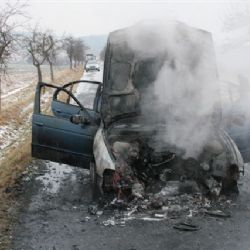 U Draženova na Domažlicku shořelo BMW  