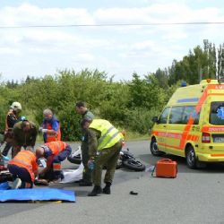 U Horní Břízy se střetla dvě auta, těžké zranění   