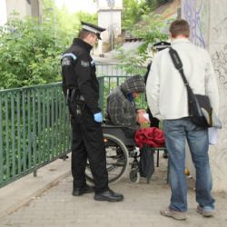 U Ježíška i pod mostem Milénia se zabydleli bezdomovci 