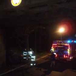 V autě u Horní Břízy uhořel nad ránem při bouračce člověk