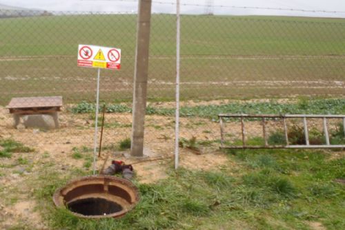 Foto: V bioplynce v Chříči zemřel dělník v betonové skruži