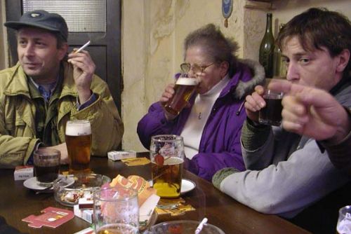 Foto: Díky hokeji vytočí hospodští o třetinu víc piva