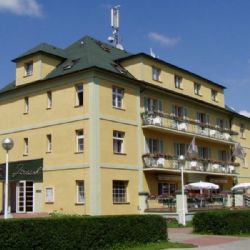 V Konstantinových Lázních oslavila klientka sté narozeniny