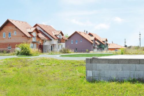 Foto: V Líních se budou stavět energeticky úsporné domy