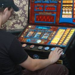 V plzeňském baru ukradl 50 000 z výherních automatů