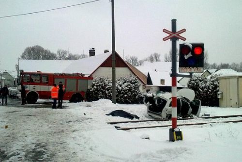 Foto: V sobotu bouraly čtyři vlaky s auty, u Klatov zemřela žena