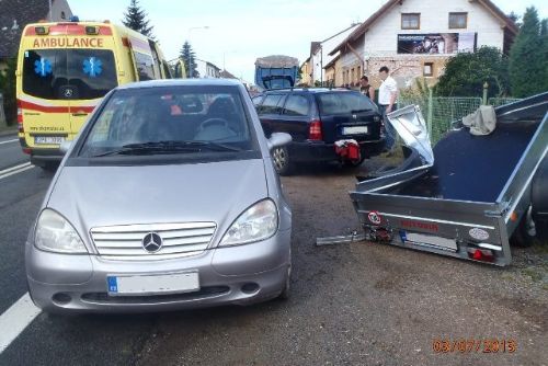 Foto: Vážná dopravní nehoda v Lužanech: Dvě zranění 